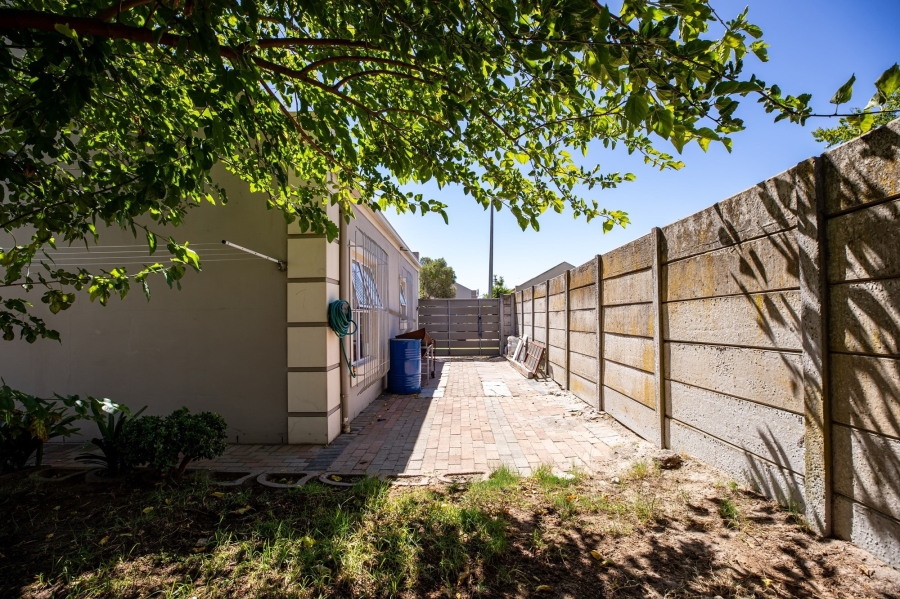 2 Bedroom Property for Sale in De Oude Spruit Western Cape